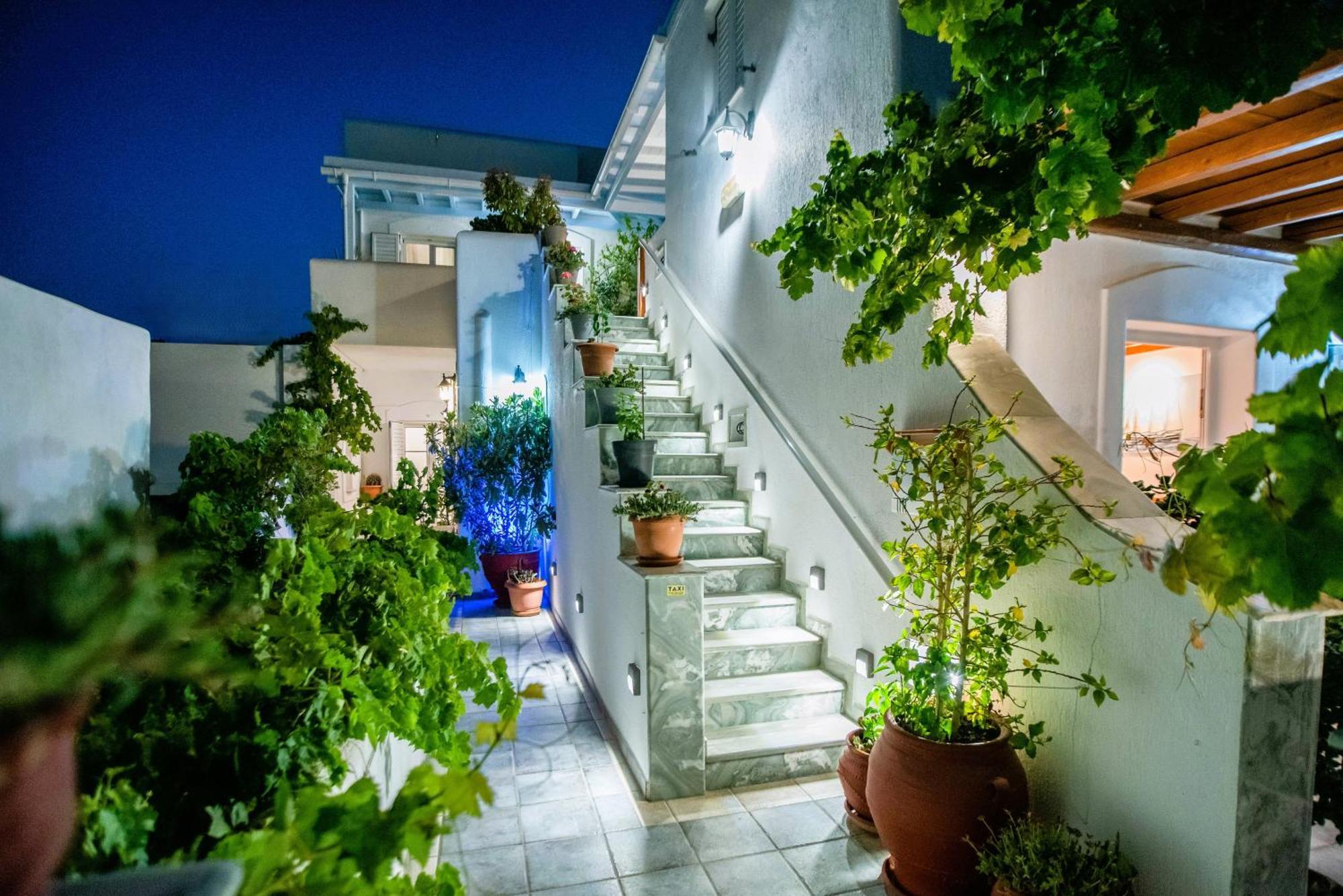 Kontaratos & Parikia (Paros)